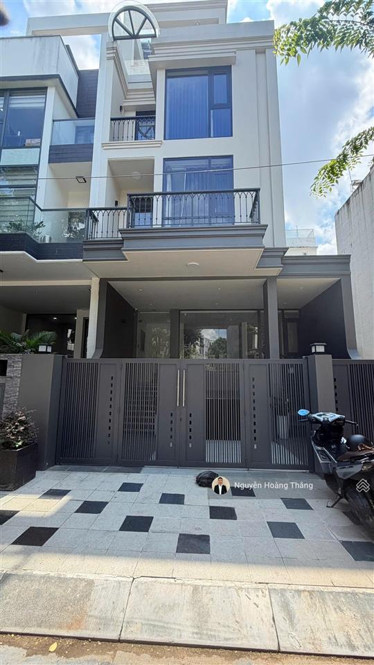 Cho thuê vp mới xây 100%, 1 hầm 4 tầng, dtsd 400m2, trang bị đầy đủ thiết bị, setup linh hoạt