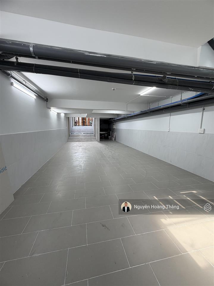 Cho thuê vp mới xây 100%, 1 hầm 4 tầng, dtsd 400m2, trang bị đầy đủ thiết bị, setup linh hoạt