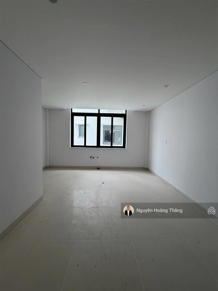 Cho thuê vp mới xây 100%, 1 hầm 4 tầng, dtsd 400m2, trang bị đầy đủ thiết bị, setup linh hoạt