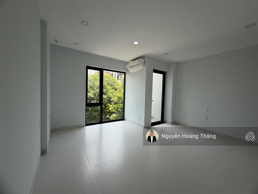 Cho thuê vp mới xây 100%, 1 hầm 4 tầng, dtsd 400m2, trang bị đầy đủ thiết bị, setup linh hoạt