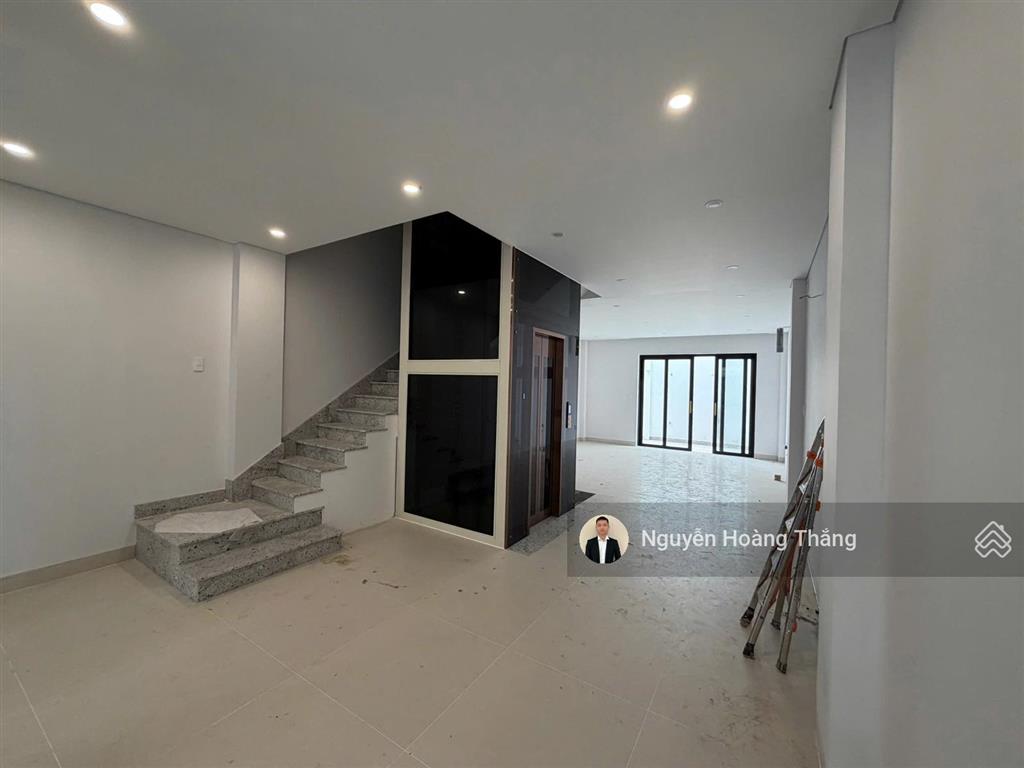 Cho thuê vp mới xây 100%, 1 hầm 4 tầng, dtsd 400m2, trang bị đầy đủ thiết bị, setup linh hoạt