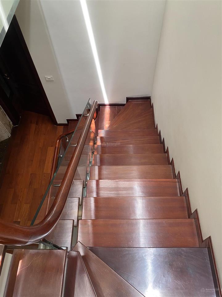 Nhà liền kề dự án tại nguyễn chí thanh. vị trí riêng.