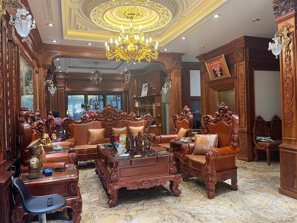 Nhà liền kề dự án tại nguyễn chí thanh. vị trí riêng.