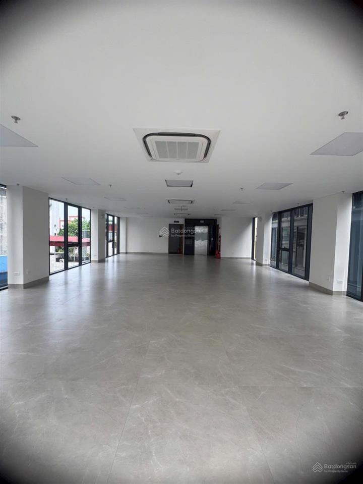 Bán tòa văn phòng mặt phố quận thanh xuân 2 mặt tiền thoáng sáng vị trí vàng kinh doanh.