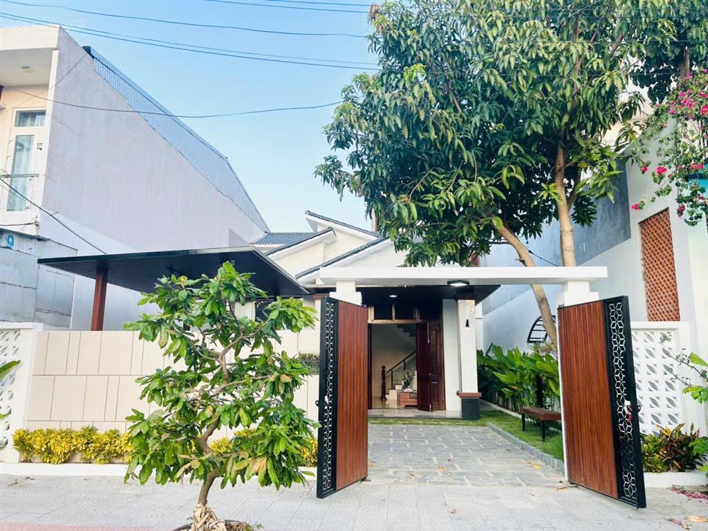 Căn nhà vườn hai lô liền kề hoà xuân đà nẵng!!