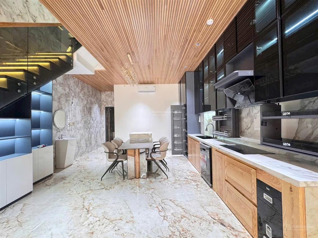 Bán căn nhà đẹp gần công viên đi bộ  hòa xuân  đà nẵng