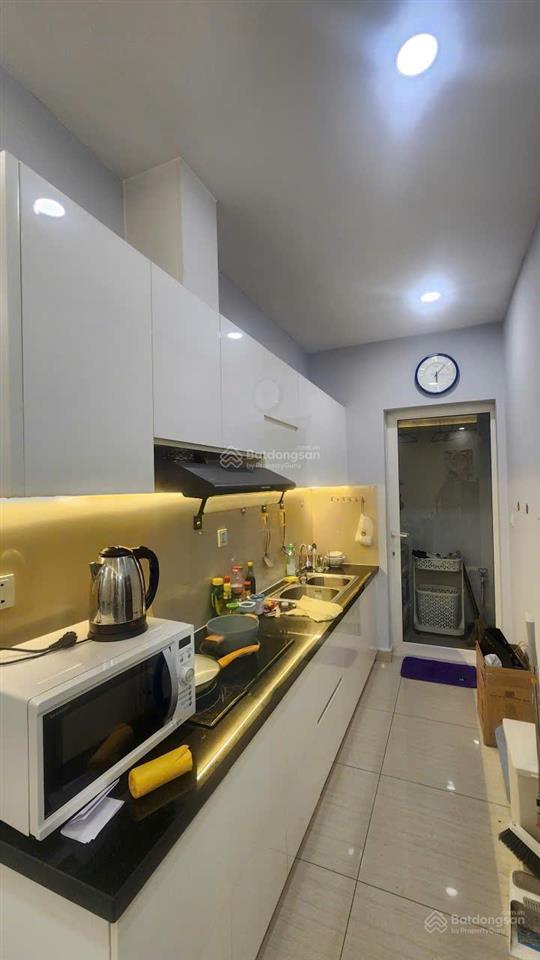 Em cần cho thuê ngay moonlight boulevard căn 2 pn đẹp full nội thất giá 12tr