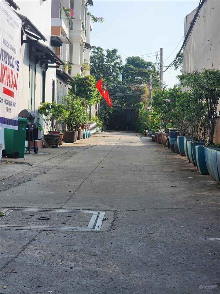 Cần bán gấp lô đất nằm trong dự án đông thủ thiêm, diện tích  5mx17,4m, giá 95tr/m2, sổ hồng