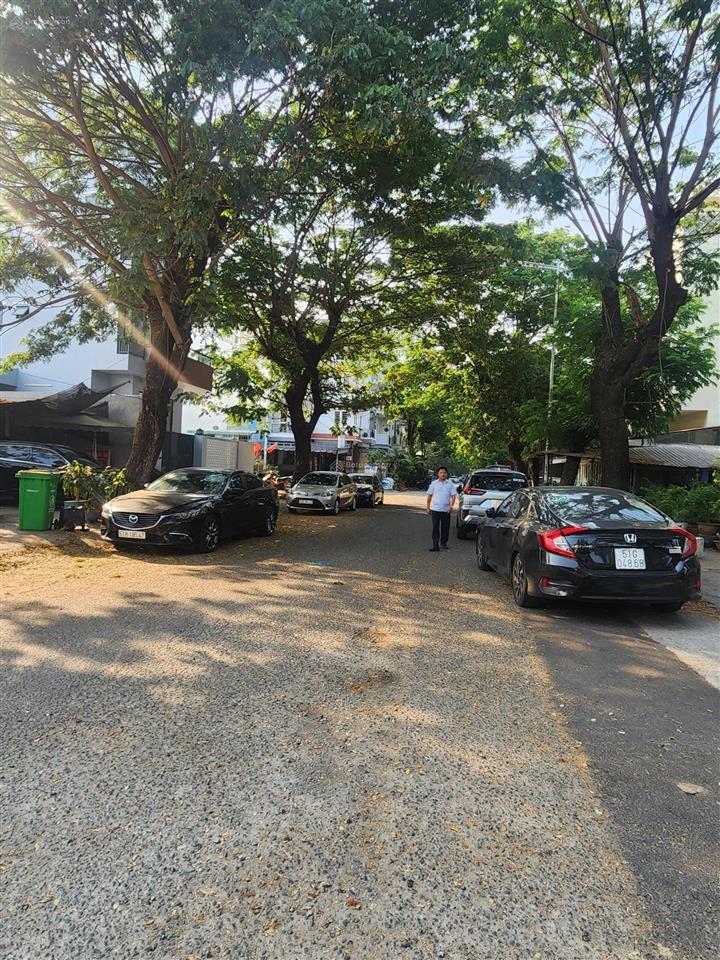 Cần bán gấp lô đất nằm trong dự án đông thủ thiêm, diện tích  5mx17,4m, giá 95tr/m2, sổ hồng