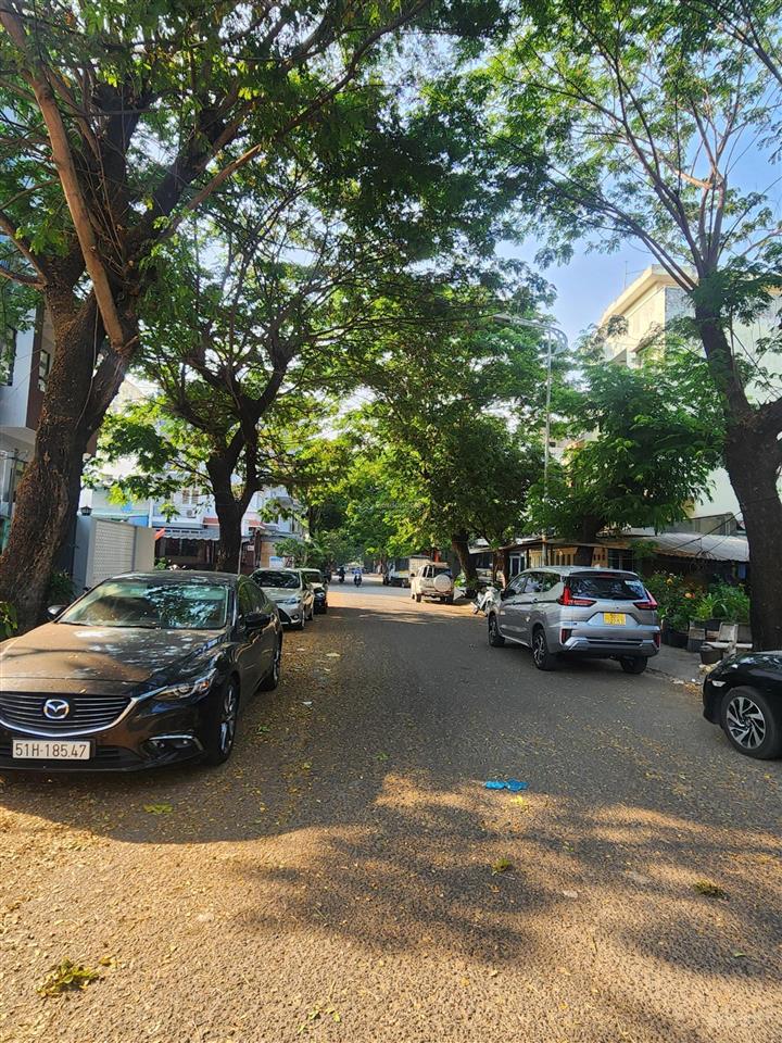 Cần bán gấp lô đất nằm trong dự án đông thủ thiêm, diện tích  5mx17,4m, giá 95tr/m2, sổ hồng