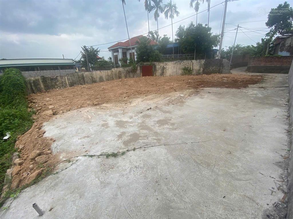 Chính chủ bán đất tại quảng yên, nằm trong khu thuê trọ của cụm kcn, cách hlx 10p lái xe.