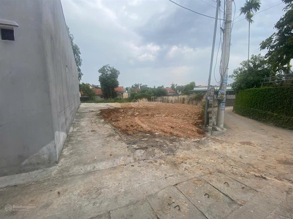 Chính chủ bán đất tại quảng yên, nằm trong khu thuê trọ của cụm kcn, cách hlx 10p lái xe.