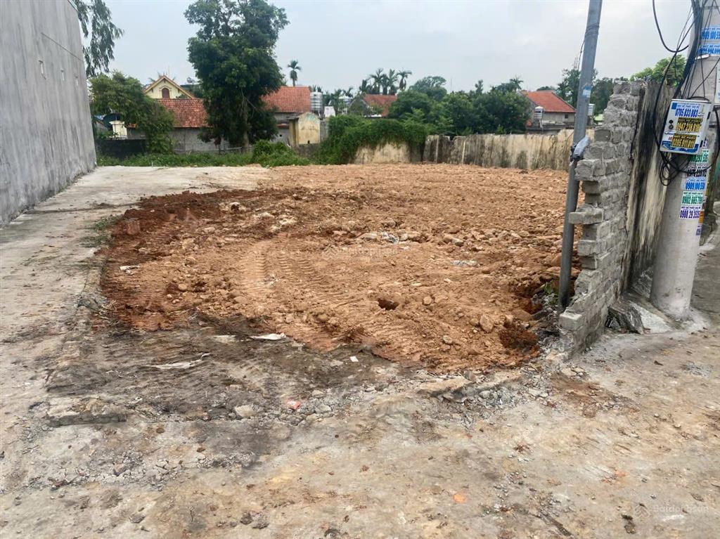 Chính chủ bán đất tại quảng yên, nằm trong khu thuê trọ của cụm kcn, cách hlx 10p lái xe.
