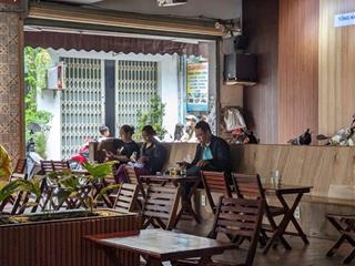 Bán căn góc 2 mặt tiền đỗ quang đối diện bờ hồ đang kinh doanh cafe