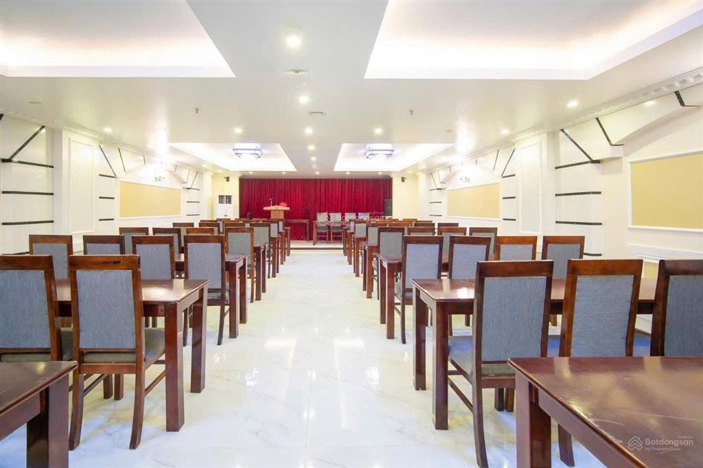 Bán khách sạn hồ xuân hương sát biển mỹ khê đang có dòng tiền tốt