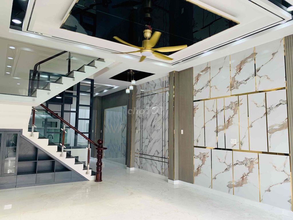 CHỊ CHỦ CẦN TIÊN ĐI M.Ỹ LÊN GIẢM 750tr BÁN NHANH BÁN GẤP