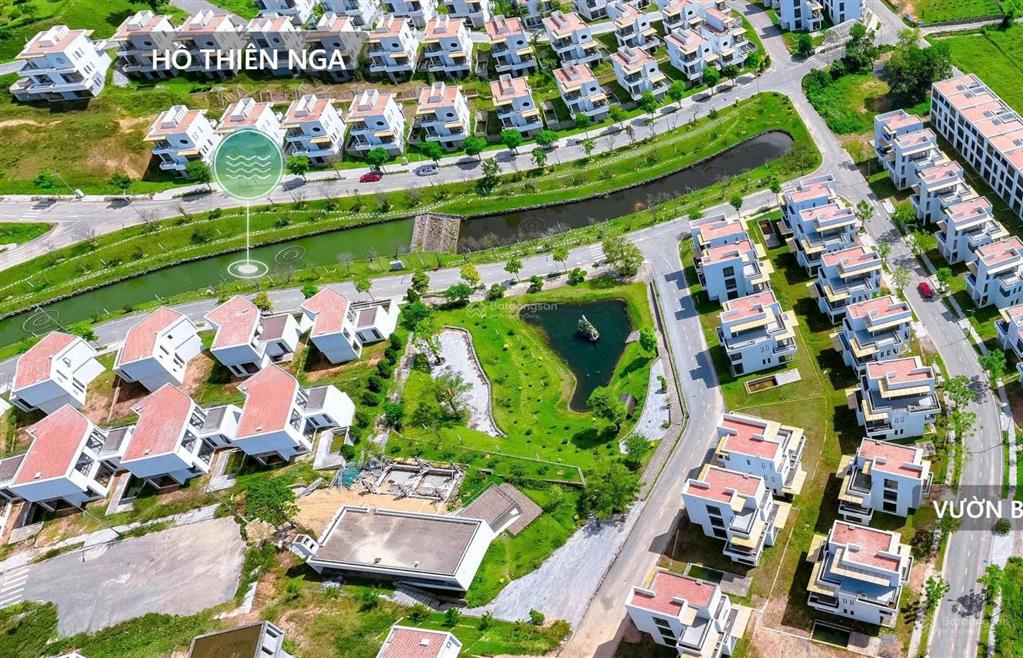 Mặt hồ, hơn 300m2, giá sốc chỉ 7 tỷ, thiết kế được 56pn. giá ngon nhất top căn đẹp, vip của dự án