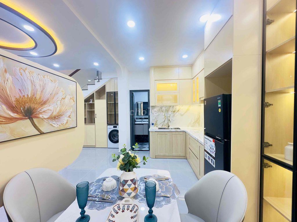 siêu phẩm sát MT Trương Quốc Dung - NVT, dt 6,15x6,2m, ~40m2, 4 tầng