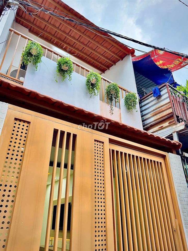 Bán nhà 38m2 Ngã tư Hàng Xanh XVNT hẻm thông kinh doanh tốt