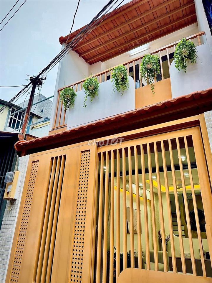 Bán nhà 38m2 Ngã tư Hàng Xanh XVNT hẻm thông kinh doanh tốt