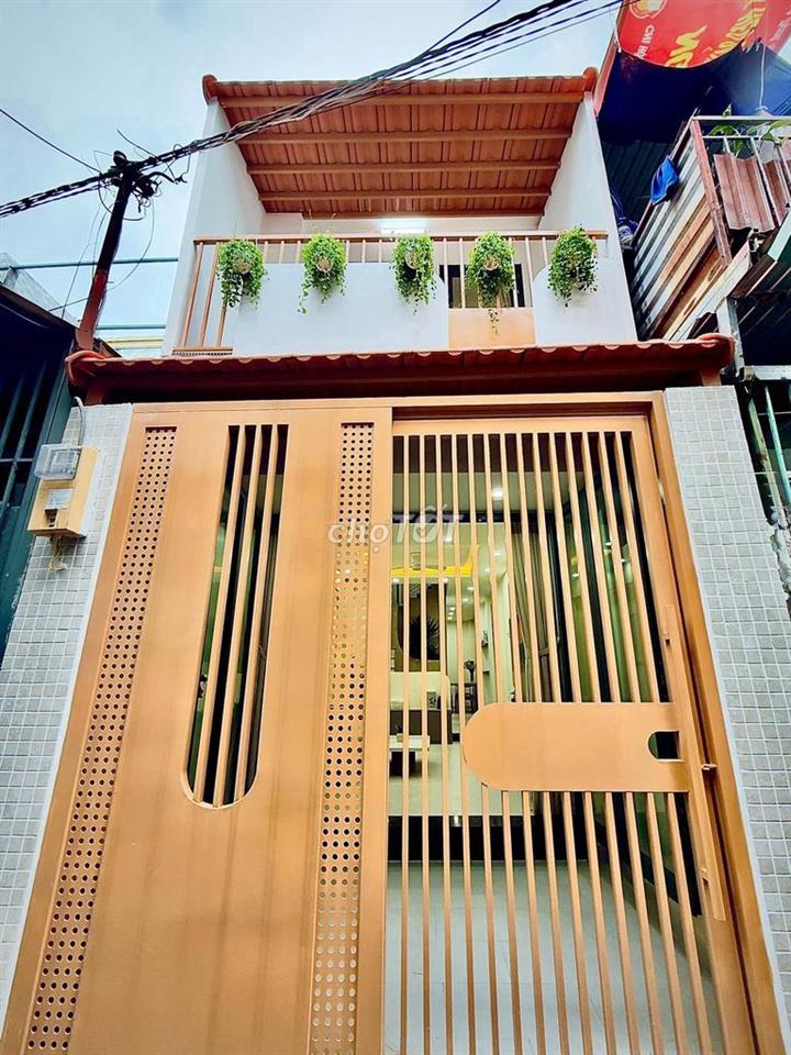 Bán nhà 38m2 Ngã tư Hàng Xanh XVNT hẻm thông kinh doanh tốt