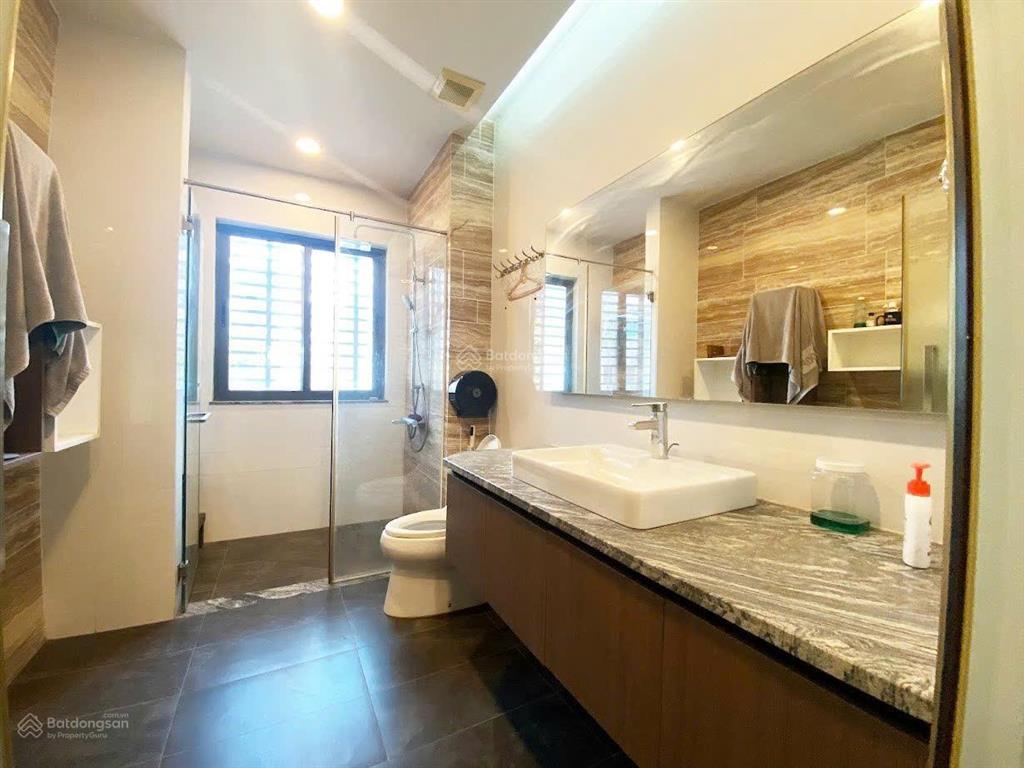 Cho thuê villa phố đông 5pn 4wc 1trệt 2 lầu giá 19tr / th