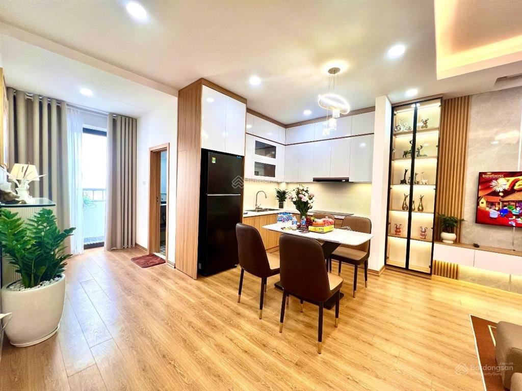 Bán chcc 70m2, 2n, phố chùa láng  nguyễn chí thanh  full nội thất  căn góc  ban công rộng