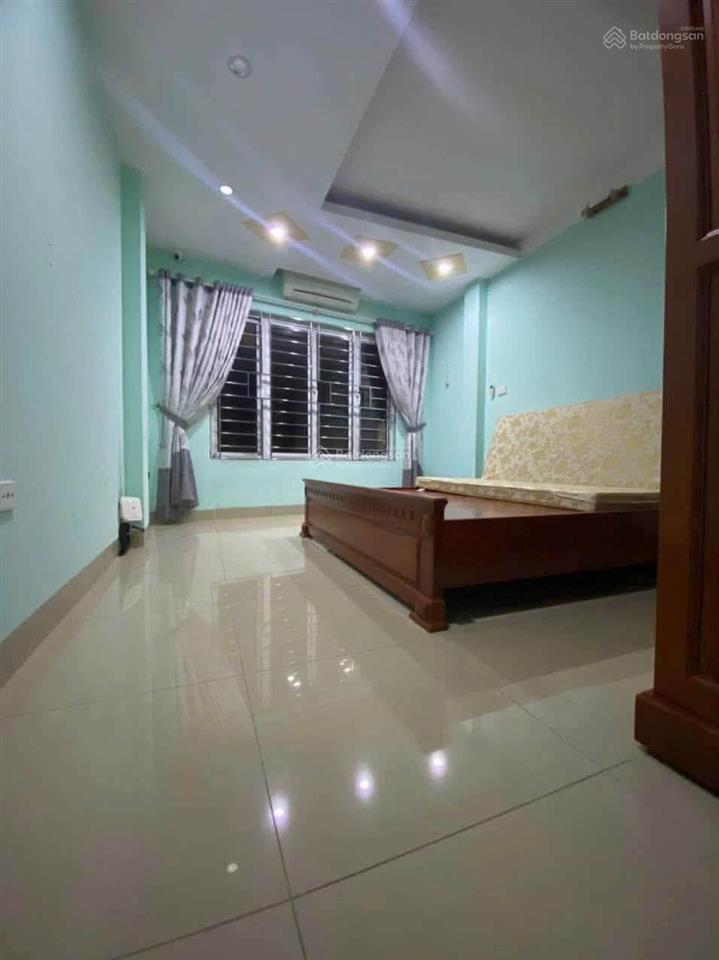 Cho thuê nhà riêng 5 tầng 30m2 đường láng, đống đa ô tô đỗ cửa, phù hợp ở, văn phòng giá 15 triệu