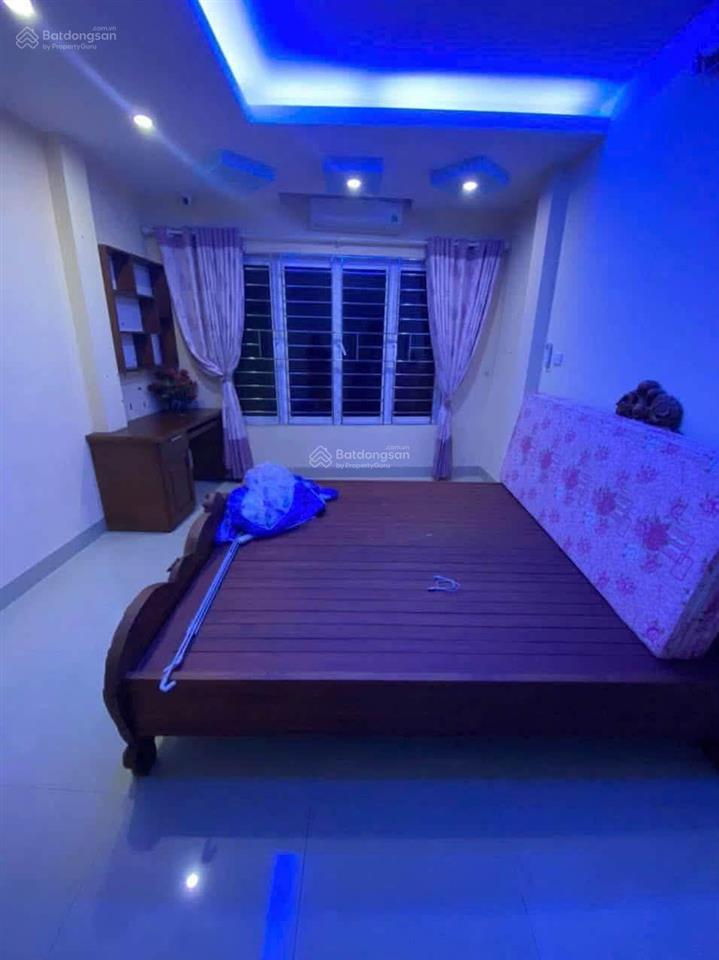 Cho thuê nhà riêng 5 tầng 30m2 đường láng, đống đa ô tô đỗ cửa, phù hợp ở, văn phòng giá 15 triệu
