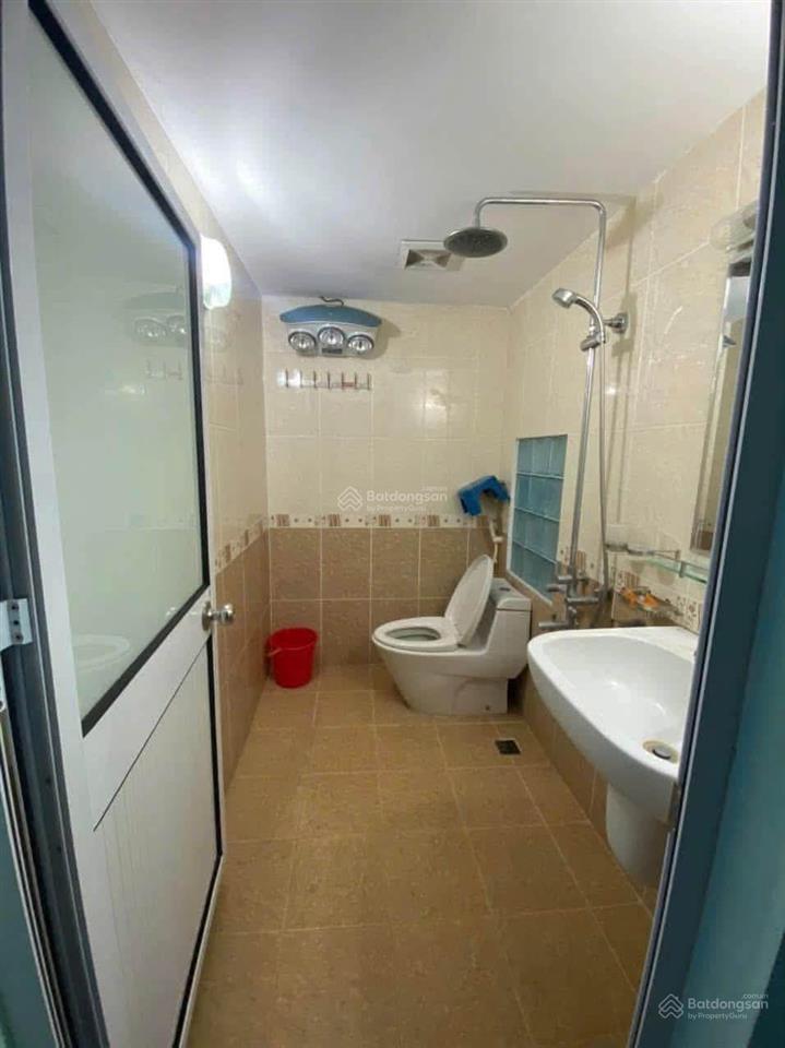 Cho thuê nhà riêng 5 tầng 30m2 đường láng, đống đa ô tô đỗ cửa, phù hợp ở, văn phòng giá 15 triệu