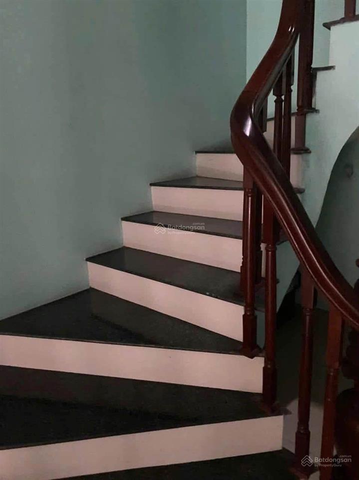 Cho thuê nhà riêng 5 tầng 30m2 đường láng, đống đa ô tô đỗ cửa, phù hợp ở, văn phòng giá 15 triệu