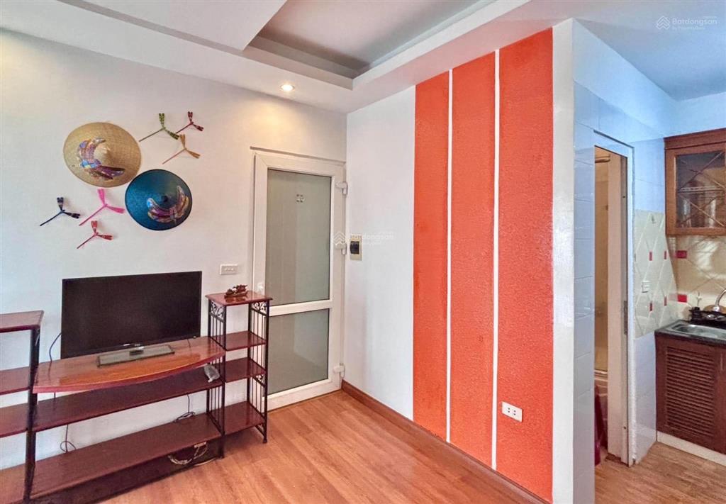Cho thuê căn hộ 55m2 1 khách 1 ngủ tại thái thịnh  đống đa full nội thất ở luôn giá 8 triệu/tháng