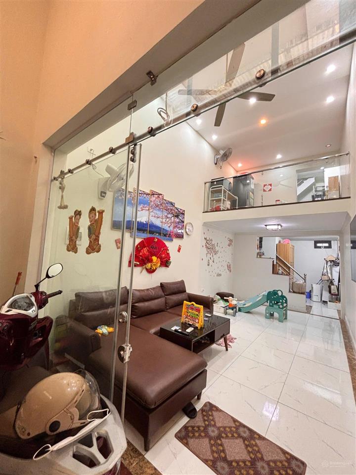 Cho thuê nhà riêng đẹp 4pn, 3wc, 36m2, 14 triệu vnd tại chùa láng, p láng thượng, q.đống đa