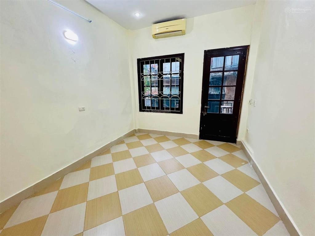 Cho thuê nhà riêng đẹp tại dốc thọ lão, hai bà trưng chỉ 8 triệu, 24m2, 3pn, 3wc, 5 tầng