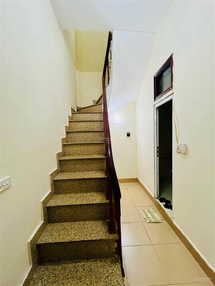 Cho thuê nhà riêng đẹp tại dốc thọ lão, hai bà trưng chỉ 8 triệu, 24m2, 3pn, 3wc, 5 tầng