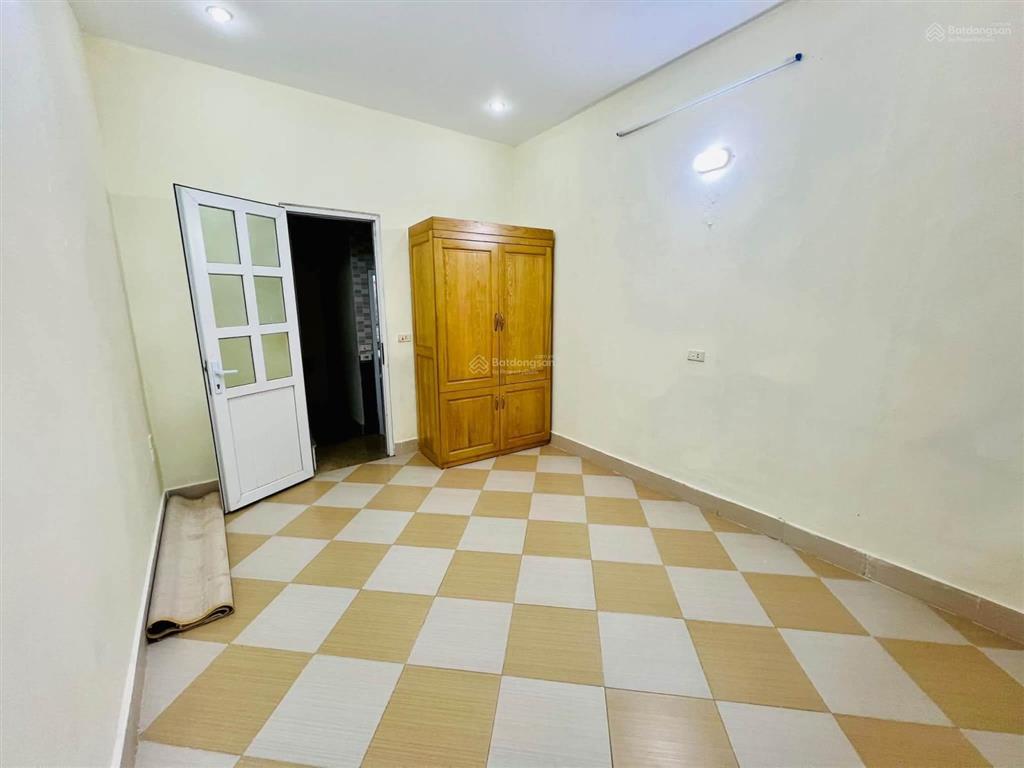 Cho thuê nhà riêng đẹp tại dốc thọ lão, hai bà trưng chỉ 8 triệu, 24m2, 3pn, 3wc, 5 tầng