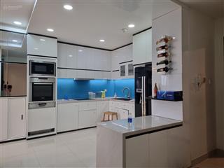 Bán căn hộ 2 phòng view sông  tháp trung tâm  tầng trung giá 6,9 tỷ