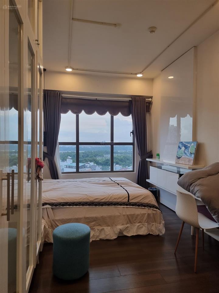 Bán căn hộ 2 phòng view sông  tháp trung tâm  tầng trung giá 6,9 tỷ