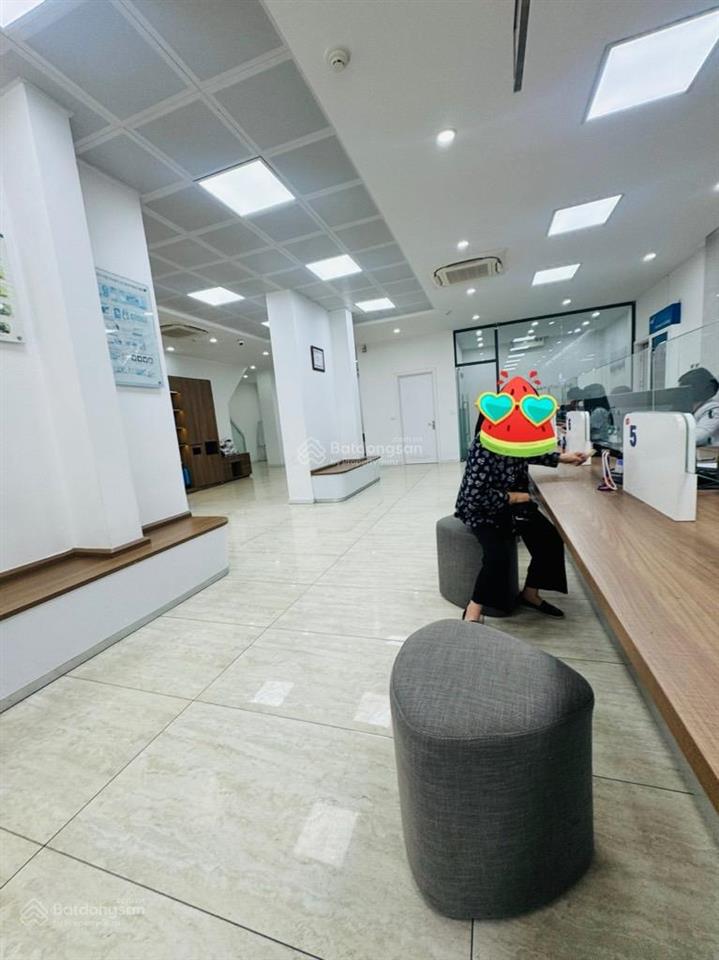 Mặt phố lò đúc mặt tiền 10m  dt 250m2, vỉa hè rộng, 2 mặt thoáng, cần bán gấp