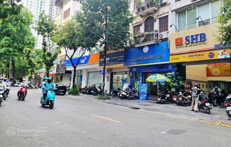 Mặt phố lò đúc mặt tiền 10m  dt 250m2, vỉa hè rộng, 2 mặt thoáng, cần bán gấp