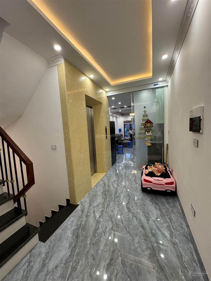 Chính chủ bán nhà phố lĩnh nam gần timecity, ô tô vào nhà, 70m2 7 tầng thang máy, gần phố