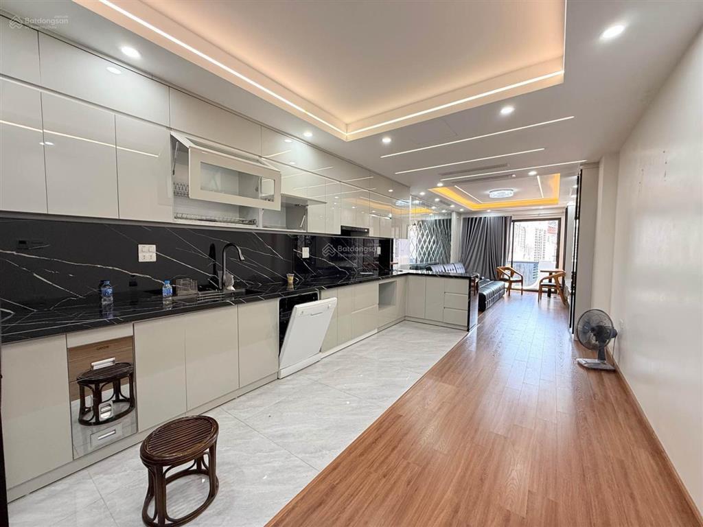 Cần bán nhà phân lô phố tam trinh gần minh khai timecity, 65m2 7 tầng thang máy, ô tô tránh