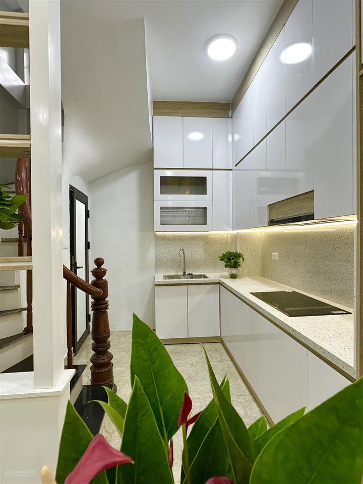 Bán nhà hồ đền lừ  tân mai, 35m² 5t gần hồ, cách ô tô tránh 15m, cách bãi gửi xe 30m, gần phố