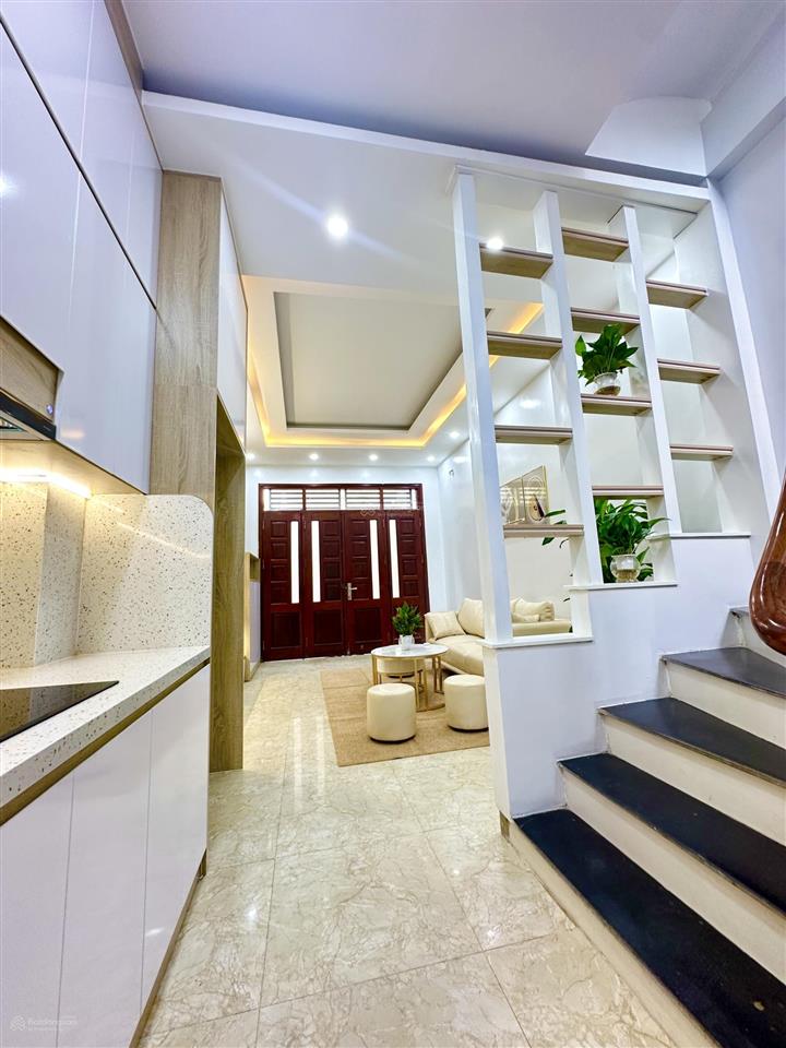 Bán nhà hồ đền lừ  tân mai, 35m² 5t gần hồ, cách ô tô tránh 15m, cách bãi gửi xe 30m, gần phố