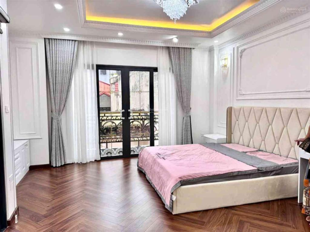 Chính chủ bán nhà phân lô ô tô tránh phố lạc trung, dt 55m2 7 tầng thang máy, xây mới vị trí đẹp