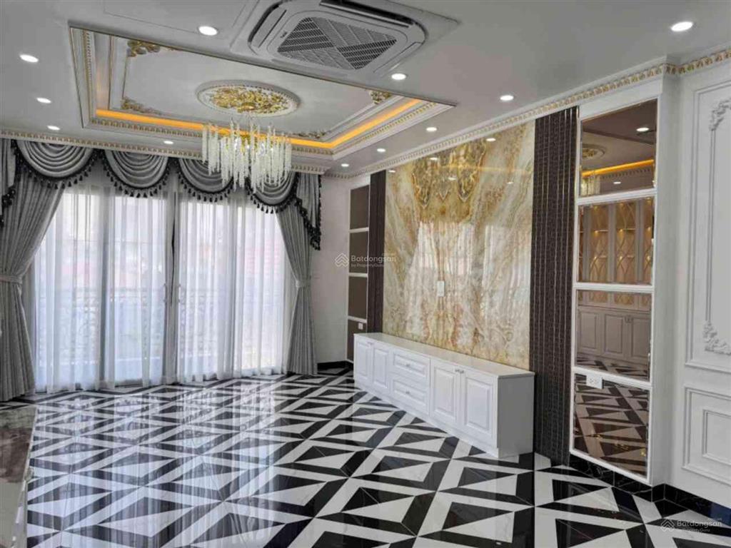 Chính chủ bán nhà phân lô ô tô tránh phố lạc trung, dt 55m2 7 tầng thang máy, xây mới vị trí đẹp