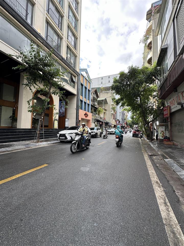 Bán khách sạn mặt phố mai hắc đế, 100m2 9 tầng thang máy, có hầm, 24 phòng