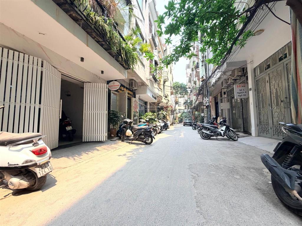 Bán nhà phân lô phố hoàng cầu, 60m2 5 tầng, ô tô tránh, gần hồ hoàng cầu