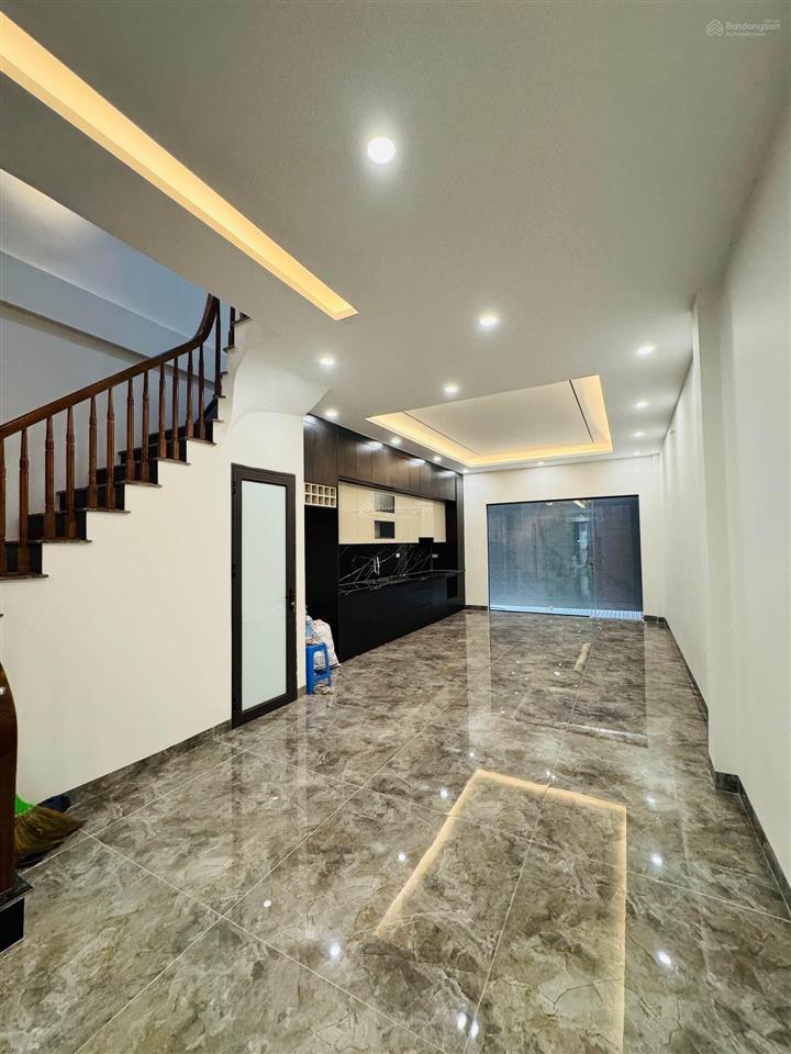 Chính chủ cần bán nhà liền kề phố tân mai, 90m2, 6 tầng thang máy, ô tô tránh, vị trí đẹp