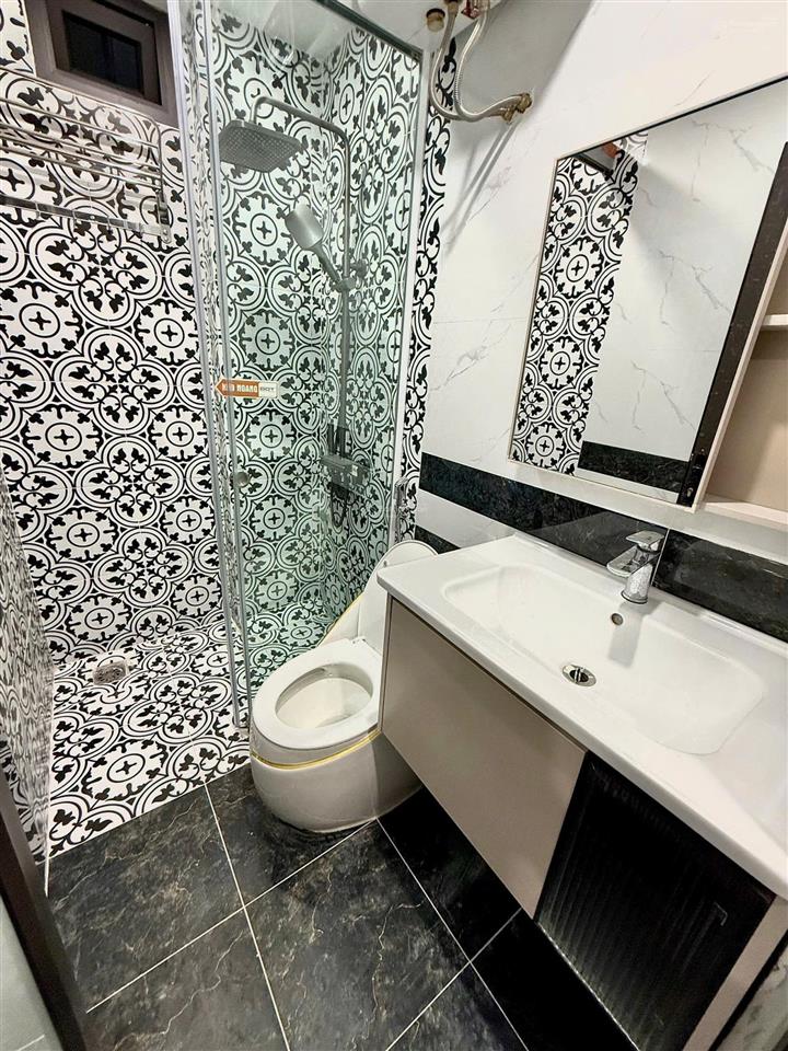 Bán nhà 7 tầng thang máy cách hồ tây 100m, dòng tiền cho thuê 75tr/th